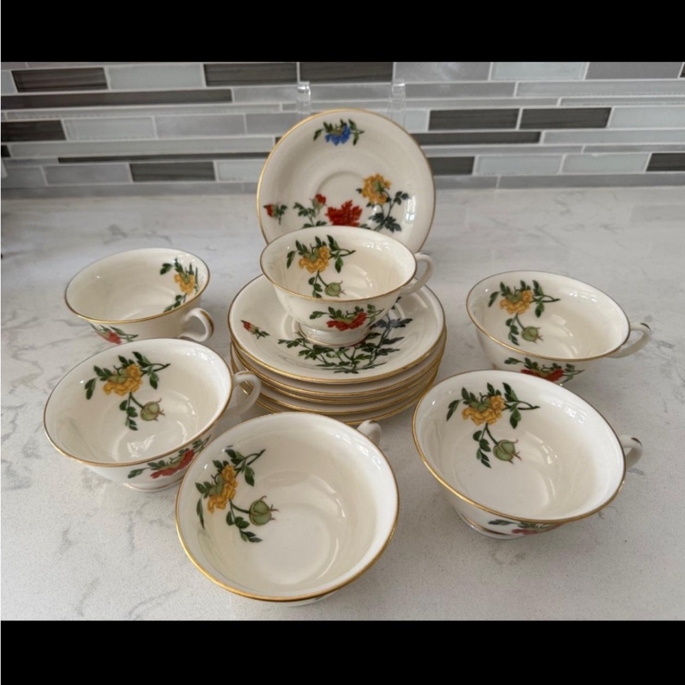SET OF 6 CASTLETON MA LIN CHING CHIH YEE CUPS & SAUCERS IN MINT CONDITION.